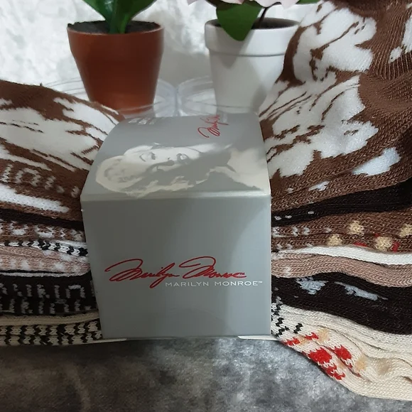 Marilyn Monroe 10 Pairs Pack Of Socks NWT - Picture 3 of 9